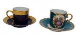 Duas xícaras para café em porcelana, sendo uma Limoges, ambas ornamentadas com rica decoração policromada, reservas com cenas galantes, acabamento em azul cobalto e azul-turquesa, e frisos em ouro. Manufaturas no verso.