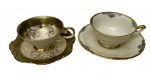 Bavaria. Duas xícaras de coleção para café em porcelana esmaltada e vitrificada, acompanhadas de seus respectivos pires. Uma manufatura Johann Seltmann Vohenstrau Bavaria, com decoração geométrica em tom verde, rica ornamentação em dourado e centro decorado por arabescos; e uma manufatura Thomas Bavaria, com decoração em delicados arabescos em preto e dourado, bordas recortadas e acabamento filetado a ouro. Manufaturas marcadas na base.