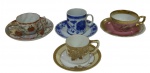 Quatro xícaras de coleção para café em porcelana, de manufaturas e modelos distintos, com decorações florais e orientais, acabamento esmaltado e detalhes em douração.