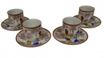 Quatro xícaras de coleção para café em porcelana casca de ovo, decoradas em policromia com motivos orientais, pássaros e paisagens, acabamento esmaltado.