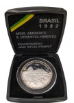 Brasil  Moeda comemorativa de 2.000 Cruzeiros, Eco-92, 1992, em prata 925, cunhagem Proof, emitida em homenagem à Conferência das Nações Unidas sobre Meio Ambiente e Desenvolvimento (ECO-92), realizada no Rio de Janeiro. Acompanha estojo original e certificado de autenticidade emitido pela Casa da Moeda do Brasil. Tiragem máxima de 50.000 exemplares, peso 27 g, diâmetro 40 mm.