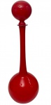 Grande garrafa bojuda, de gargalo alto, em vidro opalinado na cor vermelha. Interior leitoso. Medindo: 56 x 18 cm.