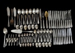 Eberle - Antigo faqueiro em  metal espessurado à prata, composto por 121 peças, sendo: 12 facas de mesa, 11 facas de sobremesa, 10 facas de peixe, 10 garfos de mesa, 11 garfos de sobremesa, 12 garfos de peixe, 12 colheres de sopa, 11 colheres de sobremesa, 11 colheres de chá, 9 colheres de café e 12 peças de servir diversas.