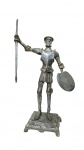 Antiga escultura figurativa em metal fundido representando o cavaleiro Dom Quixote de La Mancha. Medidas: 34 x 24 x 10 cm.