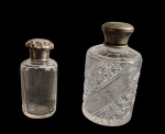 Dois perfumeiros em cristal lapidado, ambos com tampas em prata. Medidas: 12 x 6 cm e 9,5 x 4 x 3 cm.