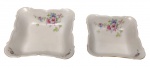 C.T. Poland - Par de saladeiras em porcelana polonesa esmaltada, com decoração floral policromada, bordas recortadas e filetadas a ouro. Marcadas na base. Medidas: 7 x 24 x 24 cm e 6 x 21 x 21 cm.