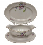 C.T. Poland - Molheira e travessa em porcelana polonesa esmaltada, com decoração floral policromada, bordas recortadas e filetadas a ouro. Marcadas na base. Medidas: 9 x 24 x 16cm e 3 x 33,3 x 22,5 cm.
