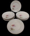 Mauá. Conjunto com 11 pratos de sobremesa em porcelana esmaltada, decorados com delicados motivos florais policromados e bordas filetadas a ouro. Manufatura no verso. Medidas: 18 cm. Um apresenta discreto bicado