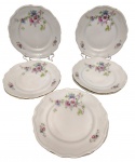 C.T. Poland - Seis pratos para sobremesa em porcelana polonesa esmaltada, com decoração floral policromada, bordas recortadas e filetadas a ouro. Marcadas na base. Medidas: 19,5 cm.
