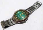 Vintage Coleção, Lindo Relógio Orient Verde Degradee 3 Estrelas, Automático, 1970/ 80`s Funcionando, Todo original em Aço medindo 38mm de diâmetro. Segundeiro Central. Cifras douradas polidas em relevo. Calendário Duplo de câmbio rápido. Fundo em aço de rosca. Máquina original 21 rubis funcionando. Pulseira original com regulagem 