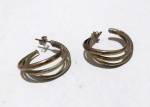 Vintage Luxo Jóias, Bonito Par de Brincos Argolas triplas, em Prata de Lei, fios entrelaçados, medindo 3cm de diâmetro. Peso total 5,99gr