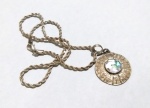 Vintage Fashion Luxo Jóias, Belíssimo Colar Trançado com Pingente Abalone e Calendário Inca, em Prata de Lei, medindo 36,5cm. Peso total 8,04gr