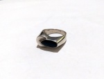 Vintage Fashion Luxo jóias, Exótico Anel em Prata de Lei com Ônix em Gota. Aro 18. Peso total 4,28gr