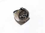 Vintage Luxo Jóias, Anel Porta Foto/ medalhas kanji, Fortuna e Boa Sorte em Prata de Lei, Ajustável, Aro 17. Peso total 8,69gr