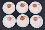 Seis pratos para pão em porcelana japonesa esmaltado e policromado, com frutos. Medindo:  cm.