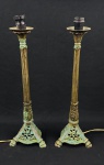 Par de bases para abajur / tocheiros em bronze fundido, com hastes caneladas, base triangular vazada com ornamentação em relevo e pés em formato de garra. Apresentam pátina natural do tempo e instalação elétrica antiga. Medidas: 51 cm de altura.