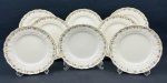 Grindley England - Marlborough Royal Petal "Greenway". Oito pratos rasos em faiança inglesa esmaltada, com bordas recortadas, decoração floral policromada e filete dourado. Manufatura no verso. Medidas: 23 cm de diâmetro. Craquelê.
