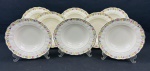 Grindley England - Marlborough Royal Petal "Greenway". Oito pratos fundos em faiança inglesa esmaltada, com bordas recortadas, decoração floral policromada e filete dourado. Manufatura no verso. Medidas: 3 x 23 cm de diâmetro. Craquelê.