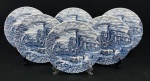 Wood & Sons, modelo "The Post House" English Ironstone. Seis pratos rasos em porcelana inglesa esmaltada, decorados em azul no padrão "Fazendinha" com cena campestre representando estalagem, carruagem e paisagem rural, inspirada na tradição Blue Transferware. Medidas: 25 cm de diâmetro.