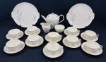 Thomas Bavaria, Germany. Serviço para chá e bolo em porcelana alemã esmaltada, na tonalidade marfim, com delicada decoração floral em tons suaves e bordas filetadas a ouro. Composto por 10 xícaras de chá com seus respectivos pires, 1 bule com tampa, 1 leiteira, 1 bowl e 2 pratos para bolo com alças. Medidas: bule 17 x 25 cm; pratos para bolo 28 x 26 cm; leiteira 9 x 13 cm; bowl 6,5 x 10 cm.