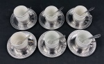 Conjunto de 6 xícaras de café da marca Pozzani em porcelana fina com detalhes prateados. Suportes, pires e colheres em aço inox.