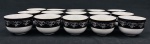 Conjunto consommé/bowls de mesa em porcelana Real, composto por 15 unidades, esmaltada na cor preta e branca, ornada com guirlandas e arabescos florais e filetes em ouro. Medindo: 5 x 7,5 cm.