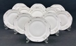 Czechoslovakia. Onze pratos sobremesa em porcelana esmaltada, de formato oitavado, decorados com delicados ramos florais em grisaille e filetes em prata. Manufatura no verso. Medidas: 19,5cm.
