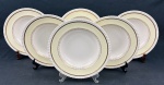 Johnson Bros.,England. Seis pratos fundos em faiança inglesa, padrão Old English, com borda serrilhada, ornamentada em relevo, aba em tom creme sobre fundo marfim e detalhes e filetes em ouro de motivos florais. Manufatura no verso. Medidas: 25 cm de diâmetro. Craquelê.