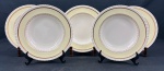 Johnson Bros.,England. Cinco pratos fundos em faiança inglesa, padrão Old English, com borda serrilhada, ornamentada em relevo, aba em tom creme sobre fundo marfim e detalhes e filetes em ouro de motivos florais. Manufatura no verso. Medidas: 25 cm de diâmetro. Craquelê.