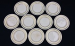 Johnson Bros.,England. Dez pratos sobremesa em faiança inglesa, padrão Old English, com borda serrilhada, ornamentada em relevo, aba em tom creme sobre fundo marfim e detalhes e filetes em ouro de motivos florais. Manufatura no verso. Medidas: 16 cm de diâmetro. Craquelê. 3 com manchas