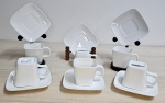 Lindo jogo de 6 xícaras com pires em porcelana chinesa branca clean, quadradas. Marca: CRATE E BARREL. Medem: xícara 5,5 x 6 - pires 2x10. (suporte não incluso)