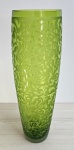Magnífico e grande vaso decorativo em vidro verde com detalhe em jateado. Mede 45x13 cm.
