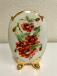 Lindo potinho porta coisas em porcelana floral com dourado. Mede: 11,5 x 8 cm.
