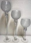 Lindíssimo Jogo de 3 grandes taças  em cristal  jateados com temas florais .Medem : ( 50 x 10 )(39,8 x 10,5 )( 30 x 10,5 ) cm
