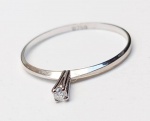 Solitário em OURO branco 18k .  Com diamante de 2 pontos - Peso: ,68 . Aro: 16