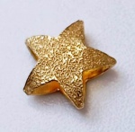 Pingente de estrela  em OURO  18k. Pesa: 0,28 g 