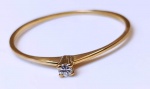 Solitário em OURO 18k .  Com 1 brilhante . Peso: 0,54. Aro: 15