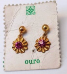 Antigo Par de Brinco em OURO BAIXO em formato flor com pedrinhas vermelhas