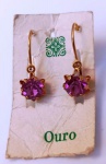 Antigo Par de Brinco em OURO BAIXO em formato flor com pedrinhas lilás