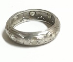Anel em OURO BRANCO 18K com incrustação de 8 brilhantes - Peso: 2,4 g - Aro: 9  - cod-9