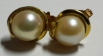Par de Brincos em ouro 18K com incrustação de pérolas - 1,8g - ( COD. 51 )