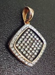 Pingente de colar em OURO ROSA  14K com 2,38g e 81 diamantes (49 x 0,58 pontos e 32 de 0,27 pontos)- cor : I - Claridade : SI - Com certificado .
