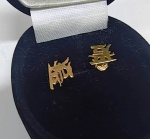 Par de brincos  com dizeres japones - Pesa: 0,5g