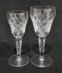 DUAS TAÇAS EM CRISTAL. MEDINDO A MAIOR 12.5 X 5.5 CM E A MENOR 11.5 X 4.5 CM