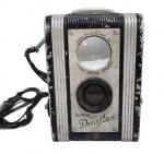ANTIGA MÁQUINA FOTOGRÁFICA DE COLEÇÃO  KODAK MODELO DUAFLEX . NÃO TESTADA E SEM GRANTIAS FUTURAS. MEDINDO 11 X 8 X X7.5 CM