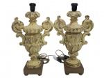 ANTIGO PAR DE PALMAS DE ALTAR EM MADEIRA NOBRE ENTALHADAS ADAPTADOS PARA ABAJUR. MEDINDO 46 X 12 X 26 CM