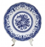 ANTIGO PRATO DE COLEÇÃO EM PORCELANA PORTUGUESA SP COIMBRA. DECORAÇÃO FLORAL E ARABESCOS. PEÇA MRACADA NA BASE. MEDINDO 24.5 cm