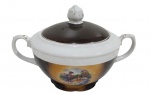 ANTIGO AÇUCAREIRO EM PORCELANA POLONESA CHODZIEZ COM DECORAÇÃO CENA GALANTE. MEDINDO 9 X 11 X 16.5 CM