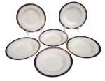 CONJUNTO DE SEIS PRATOS FUNDOS EM PORCELANA INGLESA ALFRED MEAKIN - BLEU DE ROI. BORDA NO TOM AZUL COBALTO . UM COM BICADO. MEDINDO 23 CM