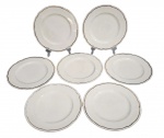 CONJUNTO DE SEIS PRATOS RASOS EM PORCELANA INGLESA ALFRED MEAKIN - ROYAL MARIGOLD. BORDA NO TOM AZUL COBALTO . UM COM BICADO. MEDINDO 23 CM